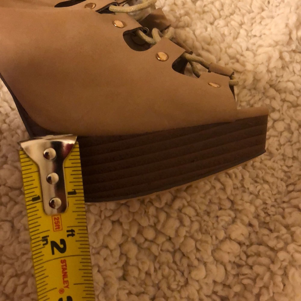Heels - Picture 5 of 7